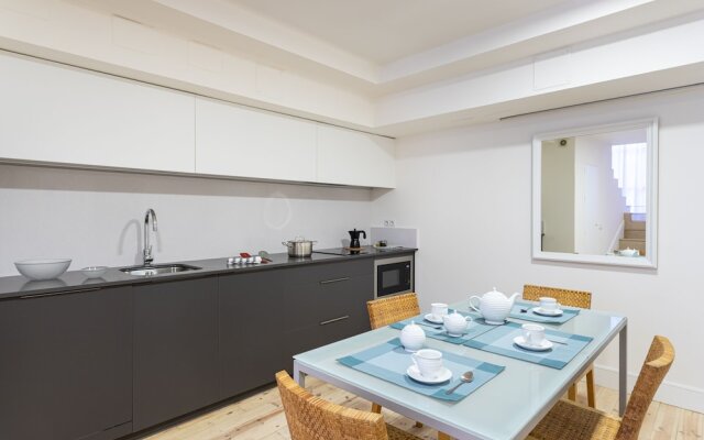 Modern Apartment 2 Bd & 2 Bth Near the Cathedral Catedral V