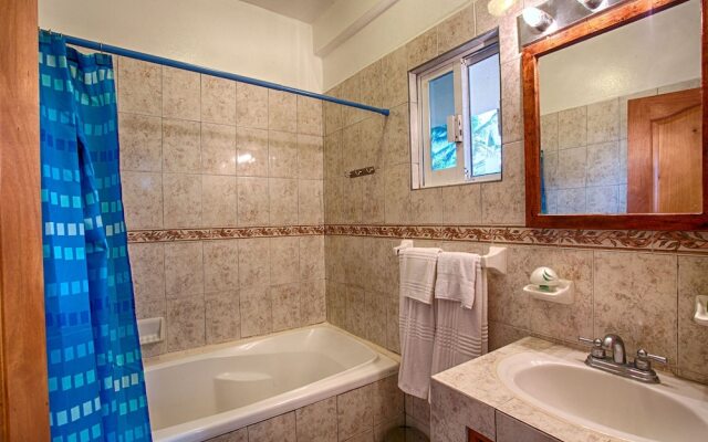 Casa de los Ninos 3 BR by Casago