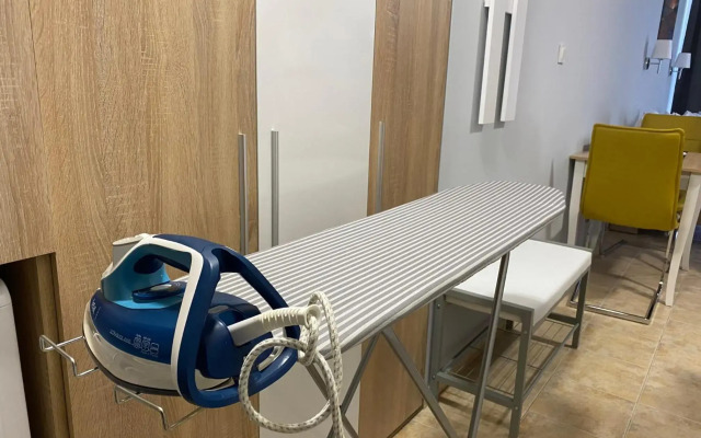 Studio Anita Complex B16