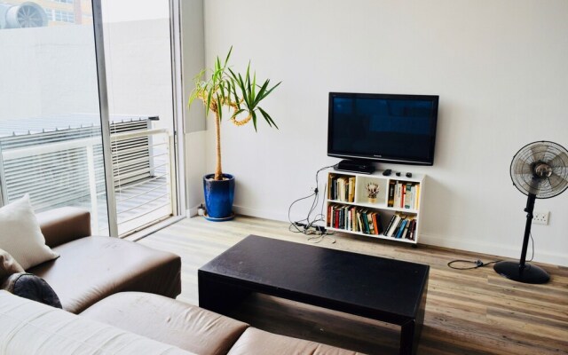 Bright 2 Bedroom Apartment in Cape Town City Centre