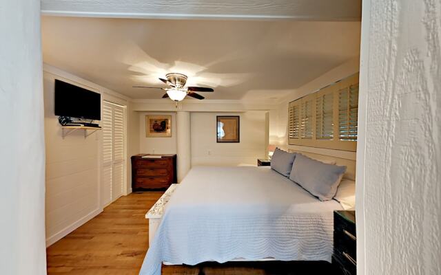 The Purple House - Four Bedroom Home