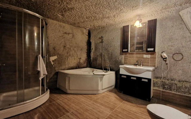 Falcon Cave Suites