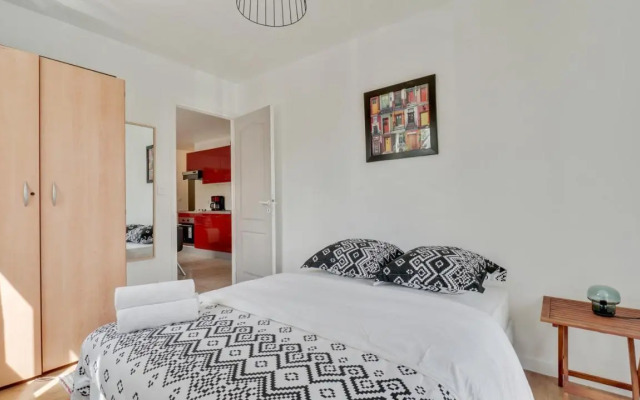 Chic apart with parking near Paris