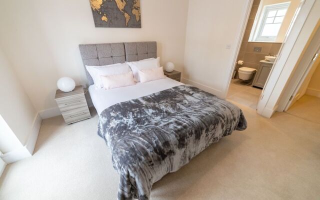 Reading Green Park Village Serviced Apt