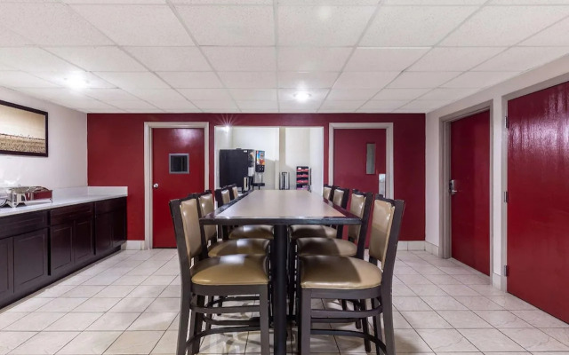 Red Lion Inn & Suites Pontoon Beach