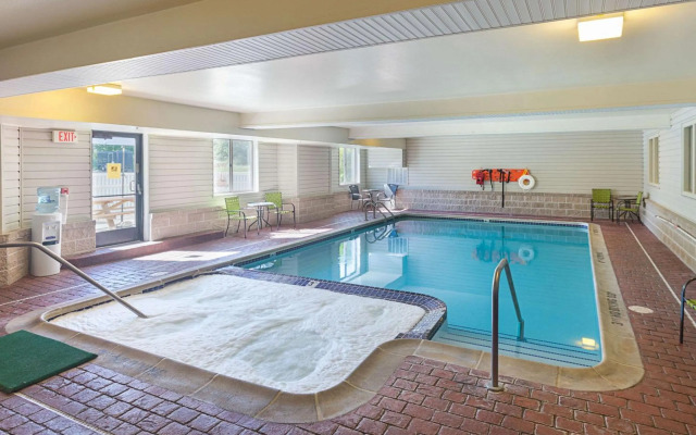 Sleep Inn & Suites Bay View Acme - Travers City