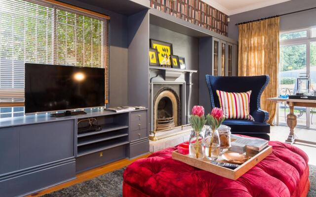 Life and Leisure Luxury Guesthouse
