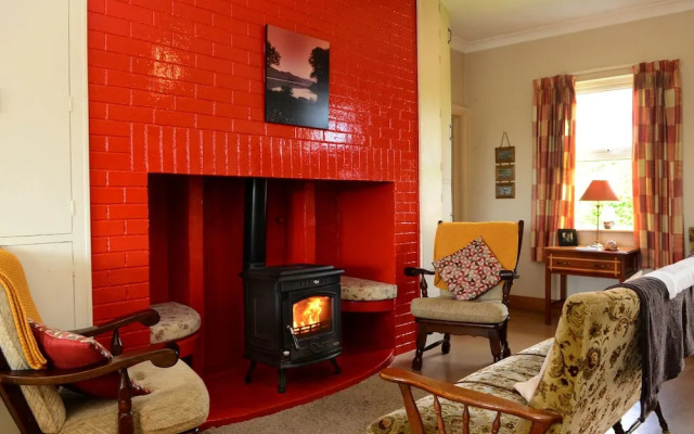 4-bed Cottage in Co. Galway 5 Minutes From Beach