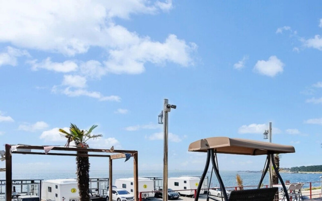 Pohang Guryongpo Uni's Bada Caravan