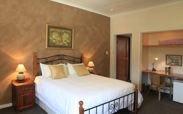 Loerie Guest Lodge
