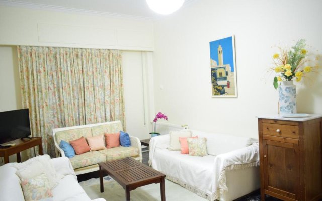 Antonia's 2bedroom with garden and private parking by MK