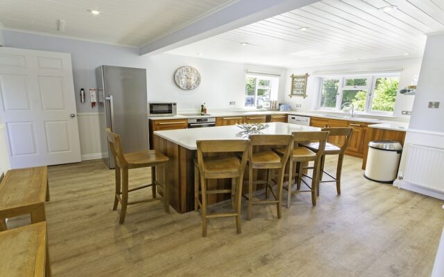 Ladywell Croyde 6 Bedrooms, Sleeps 12, Hot Tub