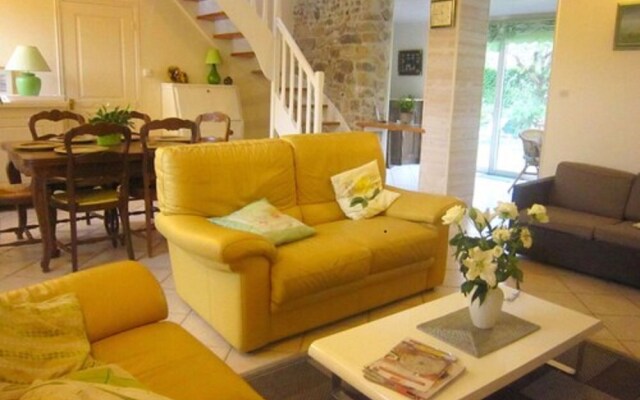 Stunning Holiday Home in Escalles near Sea