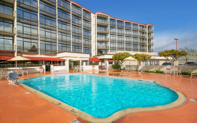 Oakland Airport Executive Hotel