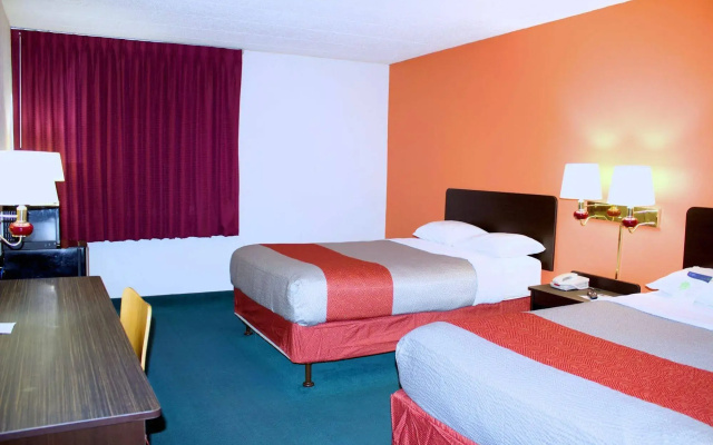 Motel 6 New Stanton, PA