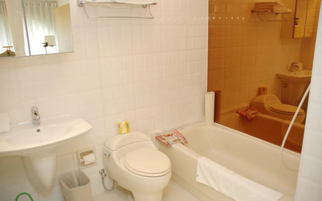 Zhuhai Holiday Resort Hotel - Light Inn