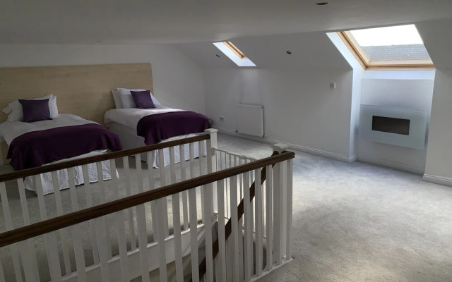 Village Tavern Apartment