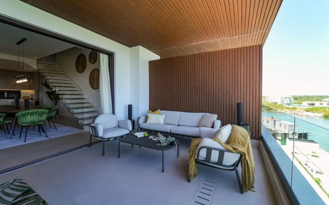 Marina Garden Penthouse 3 Bedroom Apartment