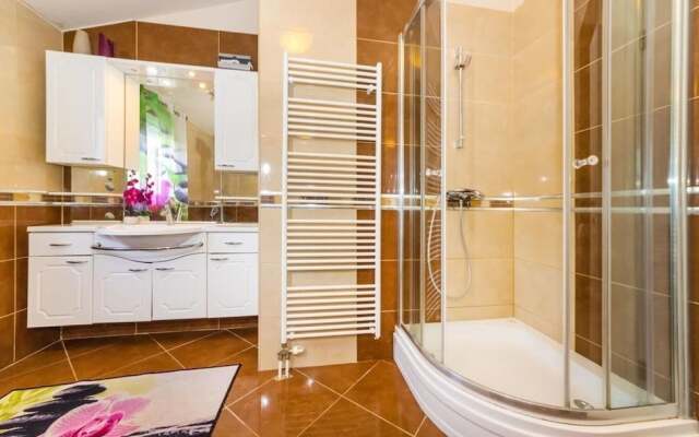 Luxury Villa With Pool - H