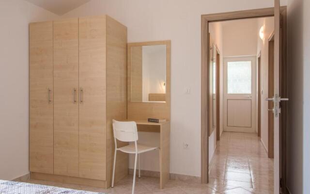 Apartments Ivica 1706