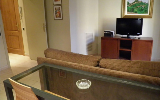 Apartaments Sant Jordi Comtal 33