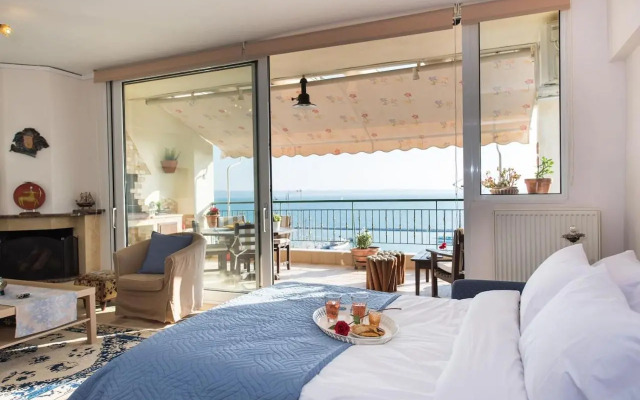 Apartment with marina view