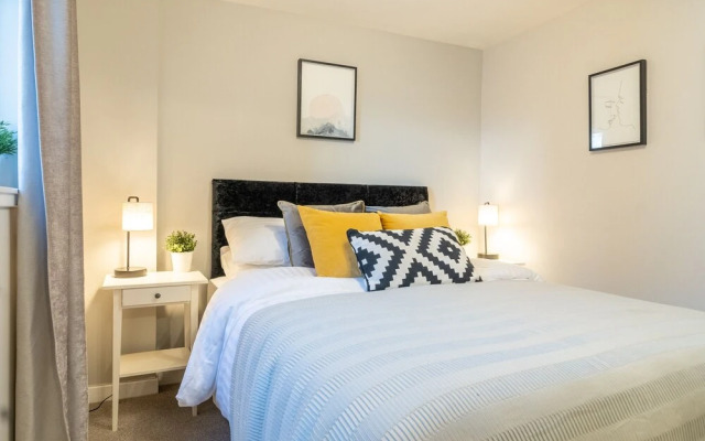 Luxury Riverview City Centre Apartment