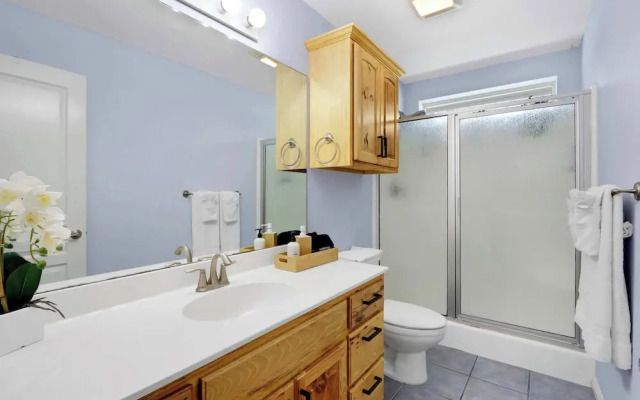 Spacious Retreat & Game Room Sleeps 12