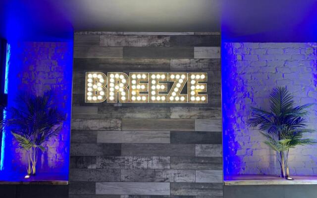 Breeze Suites - Luxury Group Accom - Sleeps 19