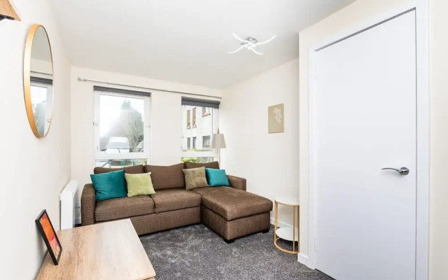 1 Bed-ground Floor-free Parking