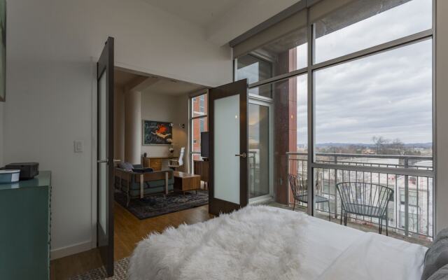 Artsy Extended Retreat Downtown Nashville