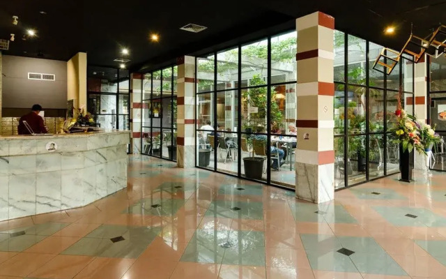 Peninsula Hotel