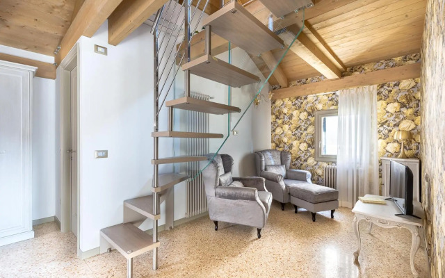 Ca' Cappello Venice Apartment 2 with Canal View