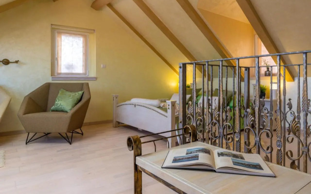 Royal Apartment Damida