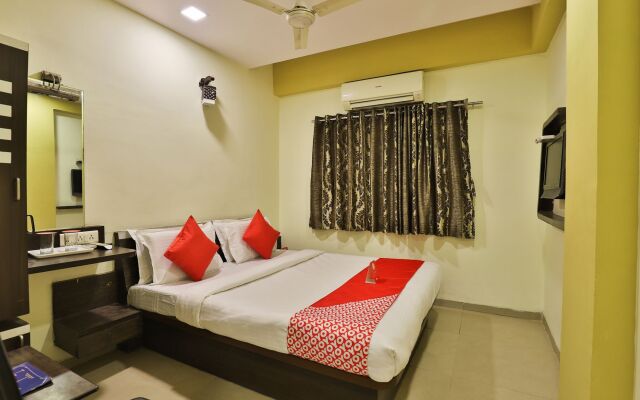 Capital O 11491 Hotel Santro