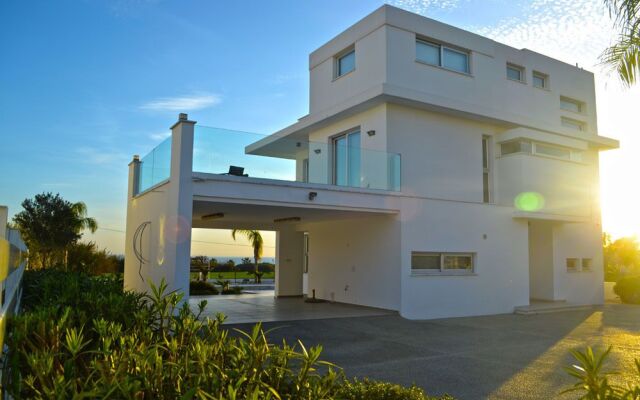 Sky White Pearl Villa