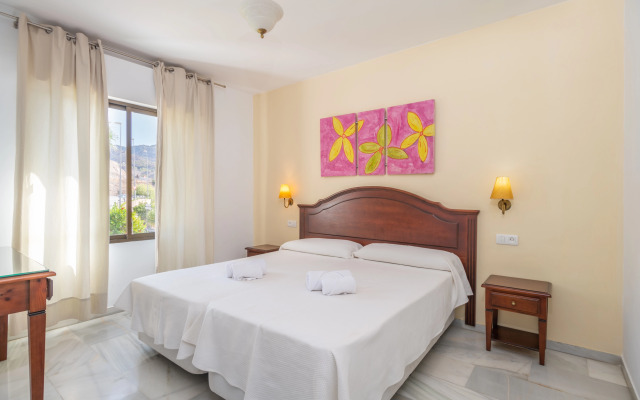 Hotel Playamaro