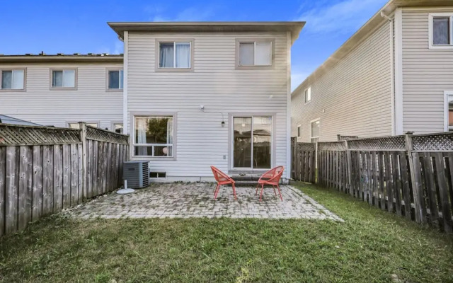 Spacious Whitby Haven 3BR Home Parking