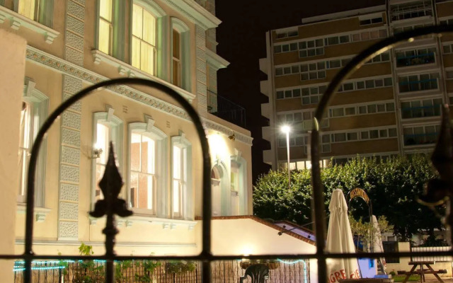 Vernon Guest House