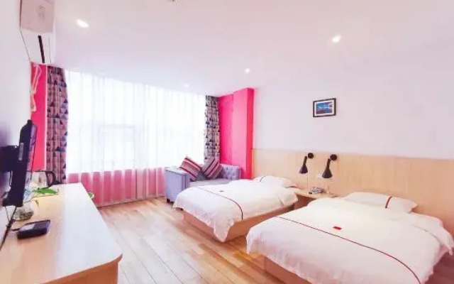 Huaying Qianli Express Hotel