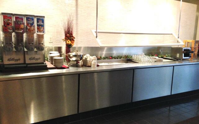 Holiday Inn & Suites Pittsfield-Berkshires by IHG