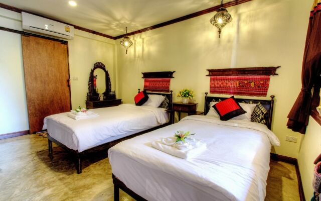 Baankeaw Huenkwan Boutique Hotel