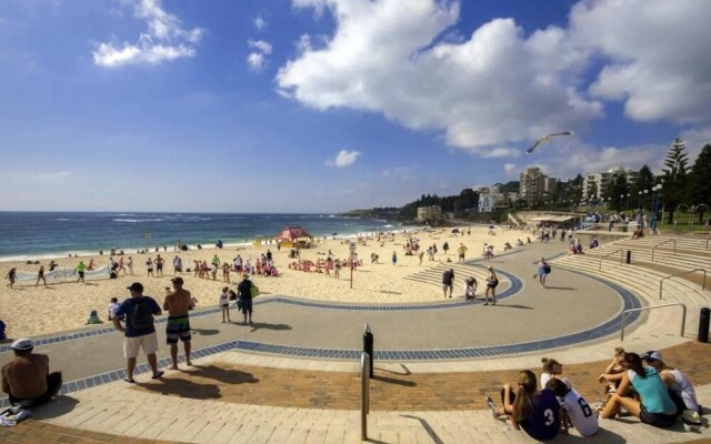 Coogee Beach With AC Close To Beach And City