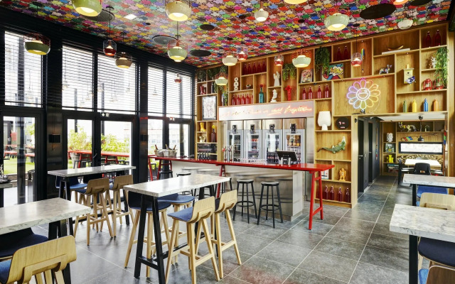 Отель citizenM Paris Champs-Élysées