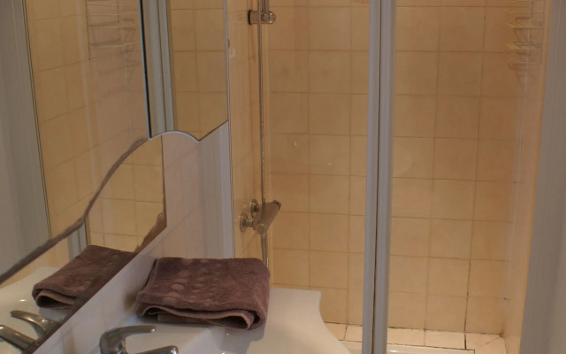 Les Gites De Montmartre