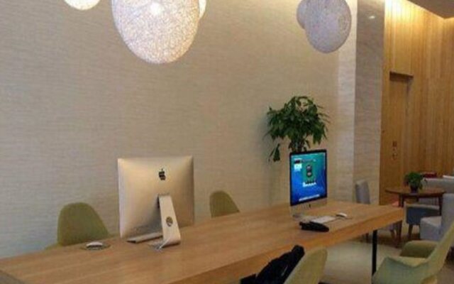 Ji Hotel (Haining Haichang South Road Leather City
