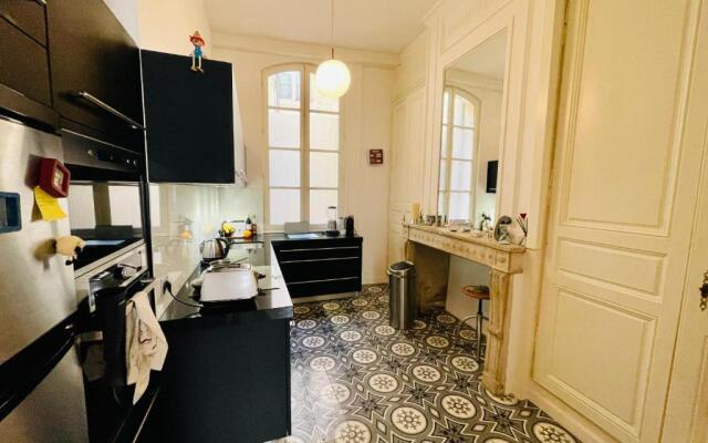 T4 apartment in the heart of old Bordeaux close to all amenities