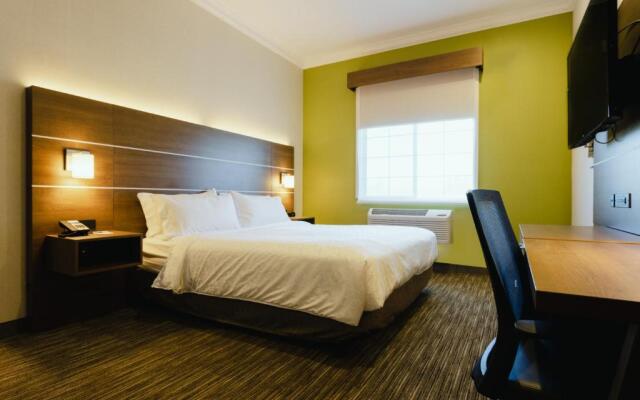 Holiday Inn Express & Suites Davis - University Area, an IHG Hotel