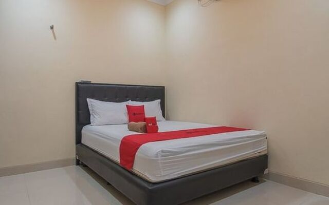 RedDoorz near Jalan Kusumanegara