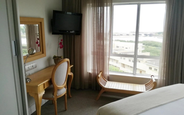 The Riverside Hotel